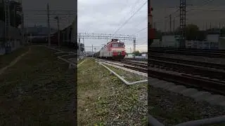 "Смачный перестук!" - ВЛ11м - 228 с приветливой бригадой и грузовым поездом.