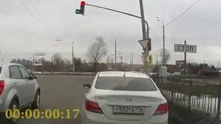 На красный сигнал светофора