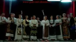 517 Grup de colindatori ai clasei de canto popular ai prof Carmen Popovici Dumbrava Pleaca Lina la Fantana
