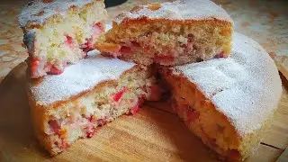 Шарлотка с клубникой /Простой пирог за копейки без масла и молока