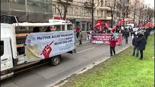 Berlin büyük yürüyüşündeki kortejler..