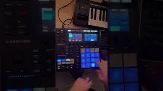 Lil Maschine Mk3 action 🥁🎹