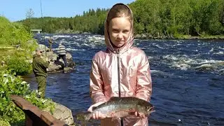 UMBA. VICTORIA - THUNDERSTORM FOR PINK SALMON. Fishing on the UMBA River.