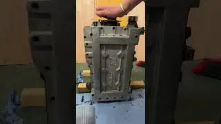 Removing dry sump pan from Formula Renault 2.0 engine