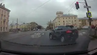 Новый, оригинальный способ разворота на перекрёстке 😃