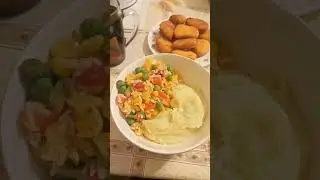 Картошечка пюре, гавайская смесь, наггетсы куриные с сыром😻😋🥗 