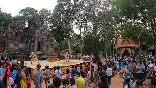 ការសម្តែង ល្ខោនខោល ក្នុងប្រាសាទ
