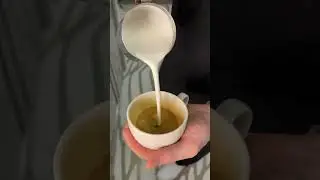 Рекомендуем к 14 февраля капучино на растительной альтернативе молоку Hi Barista с кокосом 😊