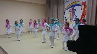 Танец Калинка-Малинка. Новогоднее выступление.