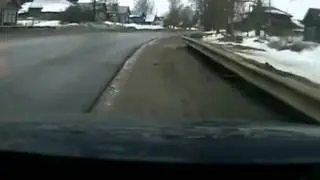 Осторожно! Падающие грузовики с кирпичами на дороге