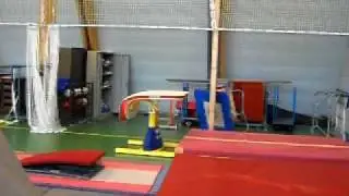 Maud salto halve draai