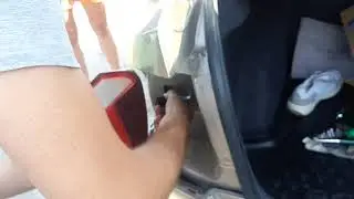 Замена задней  лампы стоп на Фольцваген Поло.