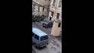 ПЬЯНИЦА ломится в окно