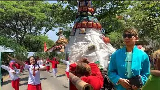 SALING BEREBUT TUMPENG KARNAVAL