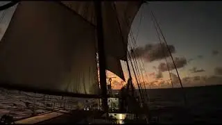Ocaso a bordo del Juan Sebastián de Elcano