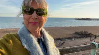 SUMMER'S BACK AND I'M OUT AND ABOUT IN BRIGHTON & LONDON, SHOPPING.........