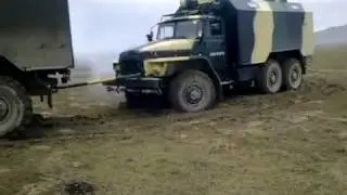 Камаз против троих Уралов!