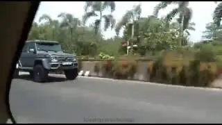 Brabus 6x6 on a roll on Mumbai streets!