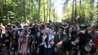 Зомби поют песню 