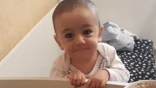 Bu bəbə hər kəsi heyrətə gətirir...