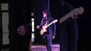 Khruangbin’s Mark Speer Tours with 1 Guitar & 1 Pick?!