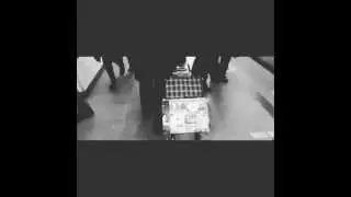 Пятница. Все на ногах.