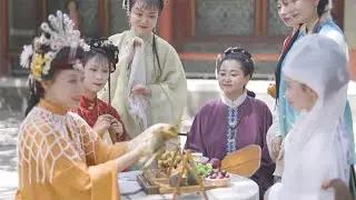 Hanfu enthusiasts reenact Chinese classic "Dream of the Red Chamber"