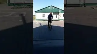 чикинбар с поребрика на BMX #катайсдушой #automobile #самокат #скейтбординг #bmx #skate #tricks