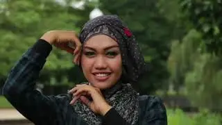 Tutorial Poses In Hijab by Sita A