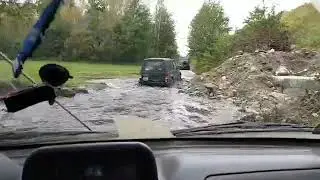 Hyundai Galloper (Pajero 1 2.5tdi) driving in deep water