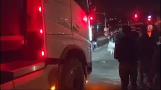 עולם הפוך: כוחות מג"ב משתמשים באמצעים לפיזור הפגנות כדי לאפשר את כניסת משאיות הסיוע לעזה