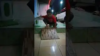 tigo bocil lagi asik perosotan