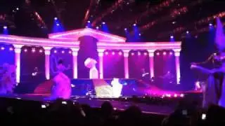 kylie minogue - aphrodite - les folies tour- paris 15/3/11