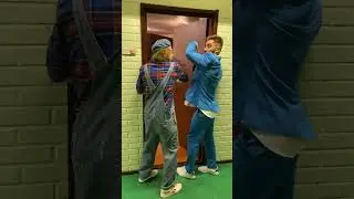 ВЕЖЛИВЫЕ ЛЮДИ - ДВЕРЬ!