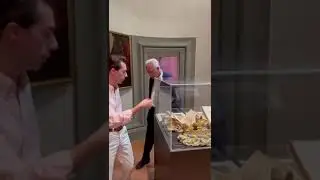 Eugenio Giani davanti alla Corona Francese dei Della Robbia - Museo de' Medici