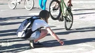 Почти попал колесом в голову