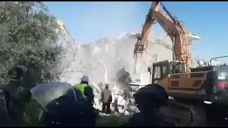 جريمة جديدة يرتكبها الاحتـ ـلال بحق عائلة مقدسية بهدم منزلها وتشريد أفرادها . . .