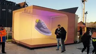 Pantallas 3D en el BZRP Tour stand Mercado Libre