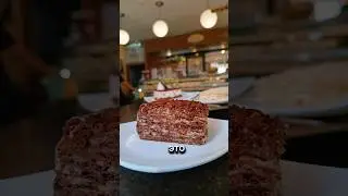 САМЫЙ ВКУСНЫЙ МЕДОВИК #рек #еда #фудблогер #обзор #food #обзореды #фастфуд #торт #медовик #мск