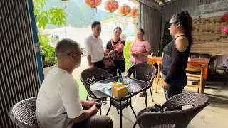 single mother: cooking corn rice, going to the market to sell, and Judas helping single mother