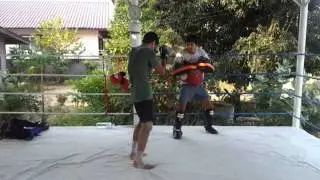 Petch-eak pad work with Phet-tho SitjaophoMuaythai