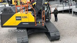 Loading Remote Control Electric Volvo Excavator