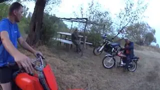 Едем на мопедах на речку.