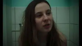 Spotless Vlekkeloos   Alicia Prinsen Toilet Scene