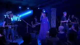 Tinavie - Blackout (Live)