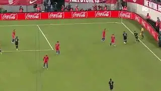 Tecatito Corona Humilla a Sergiño Dest
