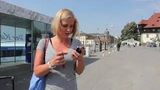 Nina Heinemann stellt die iPhone-App von Holidaycheck vor