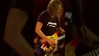 KIRK HAMMETT DROPS PICK DURING SOLO LIVE (2023) 