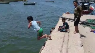 Boy Jumps Into Water Canon EOS 70D + 18 135mm STM Video Clip