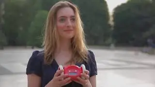 Безбашенный бешеный будильник разгуливает по Парижу! Шок!